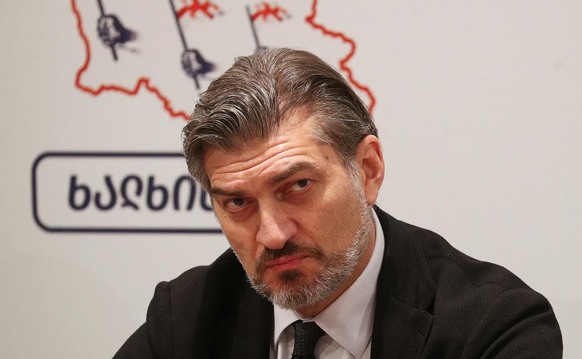 <p><b>Gruziyada sobiq futbolchi prezidentlikka kirishdi</b></p>