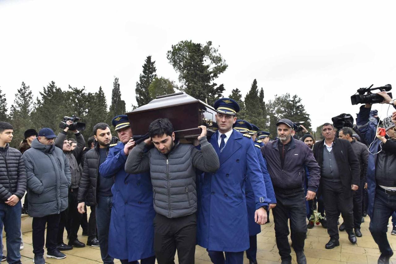 <p><b>“Uchuvchilar omon qolmasliklarini bilgan” — Ozarbayjon prezidenti</b></p>