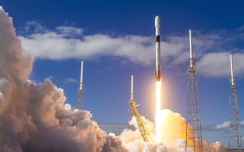 <p><b></b>SpaceX raketasi Starlink Internet sun’iy yo‘ldoshlarining yana bir guruhini orbitaga olib chiqdi</p>