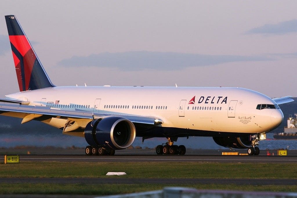 <p><b>Los Anjeles aeroportida ikkita samolyot to‘qnashib ketishiga bir baxya qoldi</b></p>