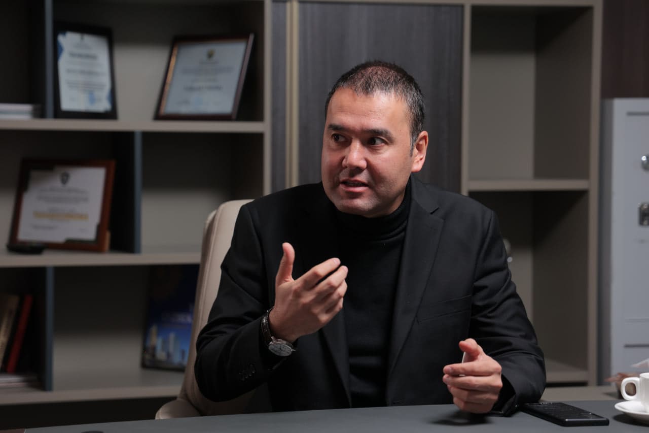 <p><b><strong>“Narx qimmatlashgani bilan sifat o‘zgarmadi” — Rasul Kusherbayev elektr energiya va gaz tariflarini oshishi haqida fikrini bildirdi</strong></b></p>