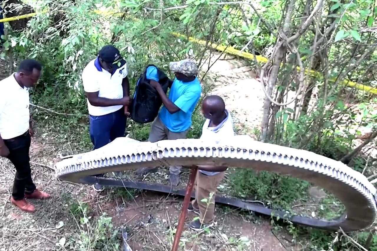 <p><b>Keniyadagi qishloqqa kosmik chiqindi tushdi (video) </b></p>