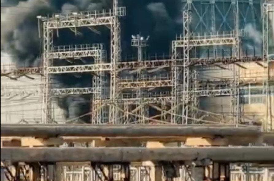<p><b><strong>Navoiy IESdagi 12-sonli transformatorda yong‘in sodir bo‘ldi (video)</strong></b></p>