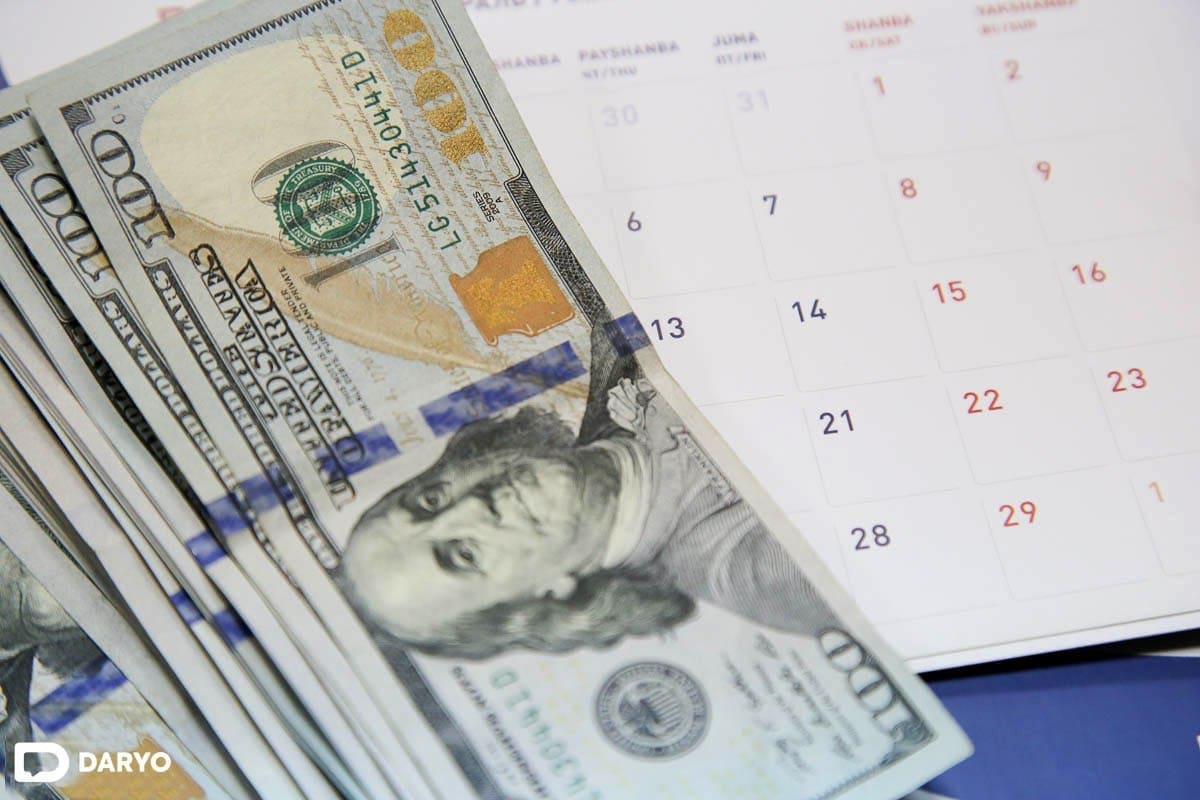 O&lsquo;zbekistonda dollar rasmiy kursi pastladi