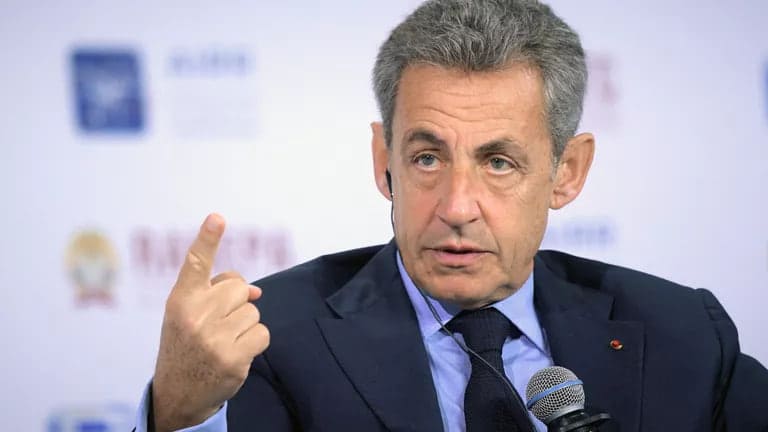 <p><b>Fransiyaning sobiq prezidenti Sarkozi ustidan sud boshlandi&nbsp;</b></p>
