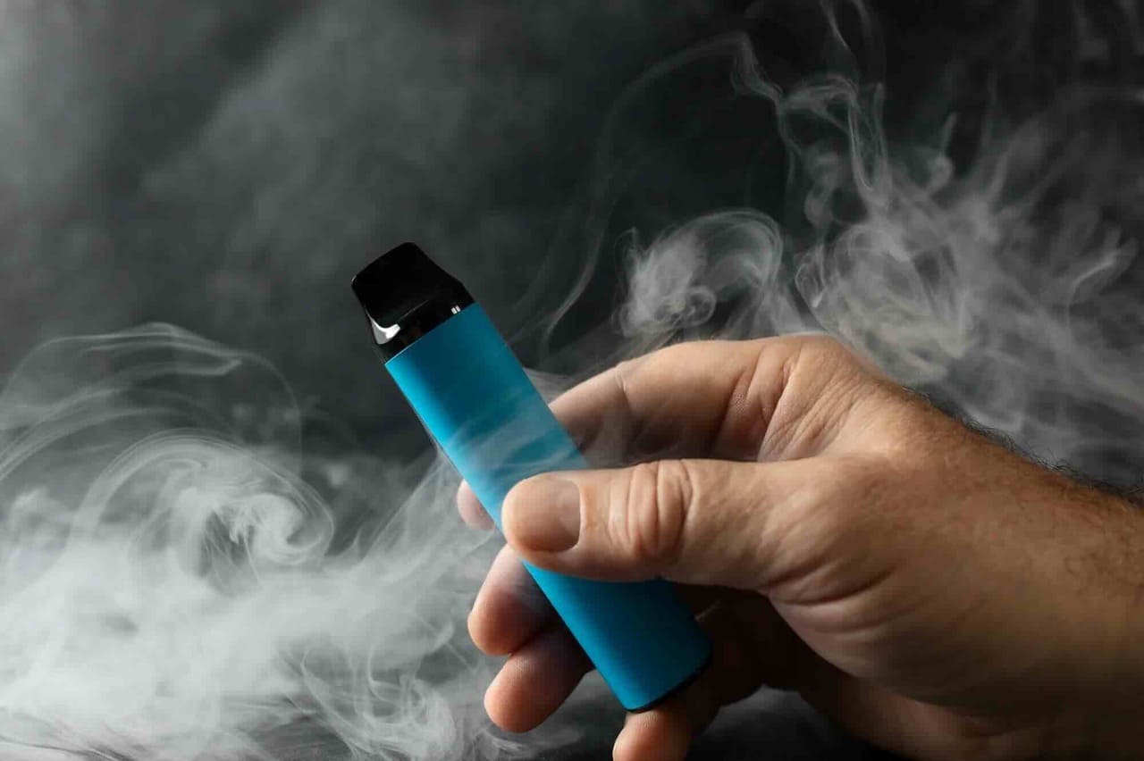 <p><b></b><strong>Uzbekistan considers ban on e-cigarettes</strong></p>