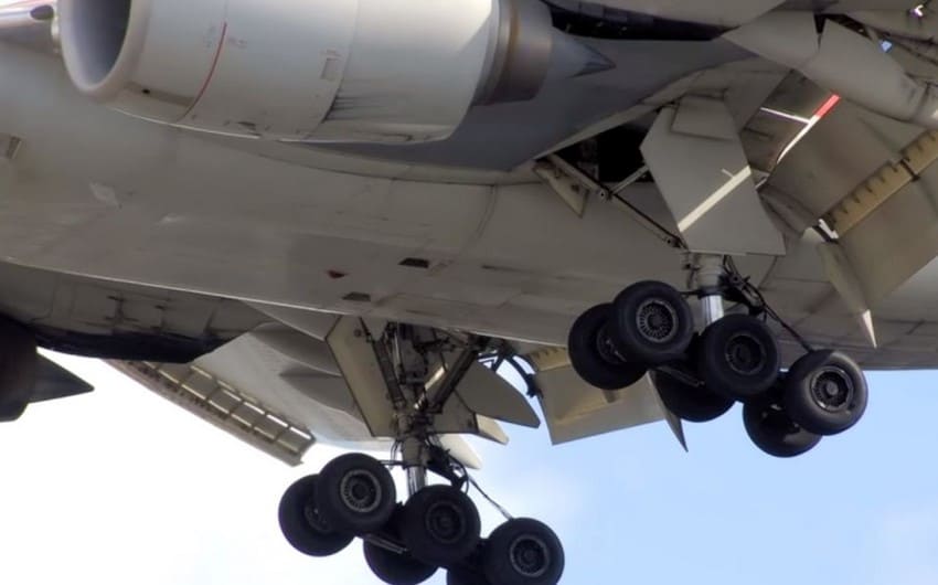 <p><b></b>AQSHda JetBlue aviakompaniyasiga tegishli samolyotning shassi qismida ikki kishining jasadi topildi</p>