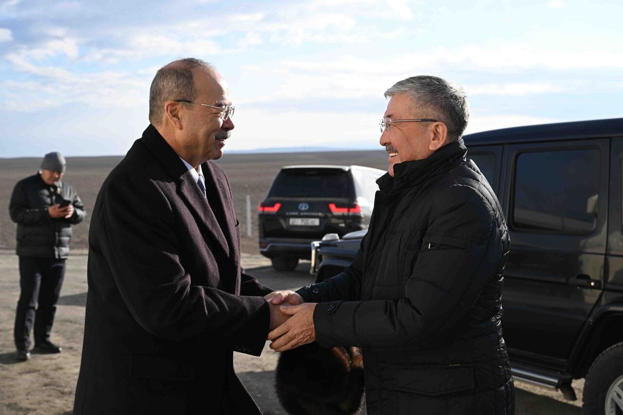 <p><b>O&lsquo;zbekiston, Qirg&lsquo;iziston va Tojikiston bosh vazirlari chegarada uchrashdi (foto)</b></p>