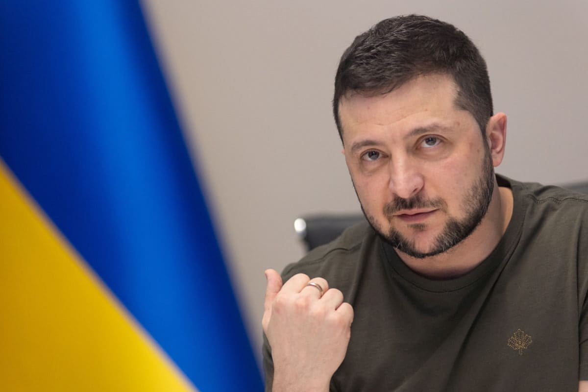 <p><b>Zelenskiy bir shart bilan ikkinchi muddatga nomzodini qo&lsquo;yishga qaror qildi &mdash; OAV&nbsp;</b></p>