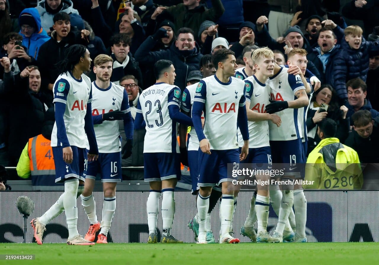<p><b>Liga Kubogi. “Tottenhem” “Liverpul”ning mag‘lubiyatsiz seriyasini tugatdi (video)</b></p>