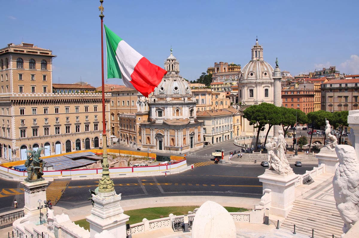 <p><b><strong>Italiya shaharlaridan birida aholiga kasal bo&lsquo;lish taqiqlandi</strong></b></p>