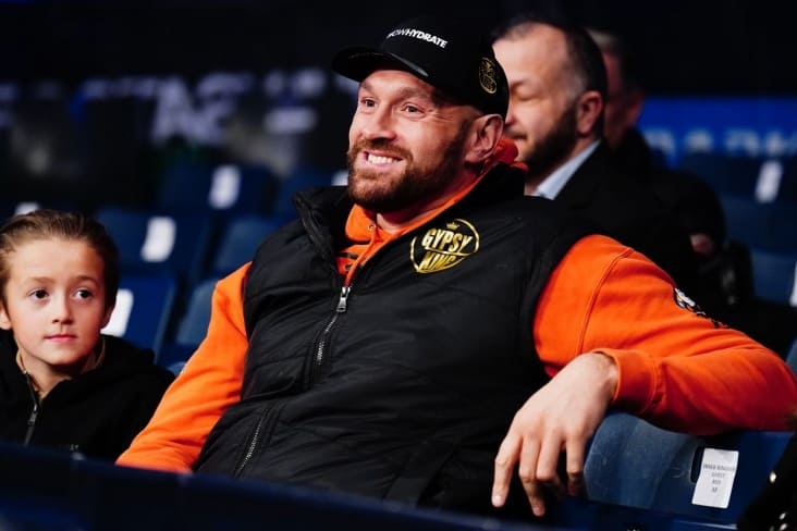 <p><b>Tayson Fyuri boksdagi faoliyatini 3-bor yakunlaganini e’lon qildi</b></p>