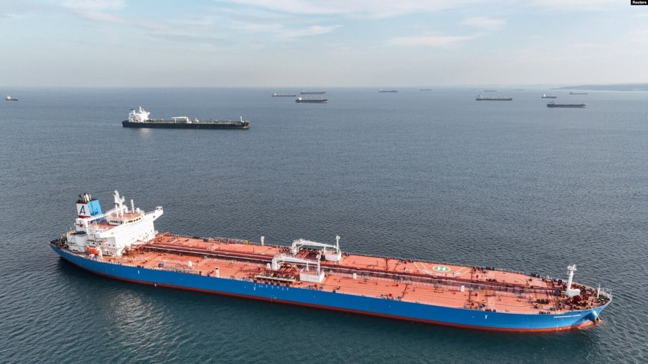 <p><b>AQSH sanksiyalari tufayli Rossiya nefti ortilgan 65 ta tanker to‘xtab qoldi </b></p>