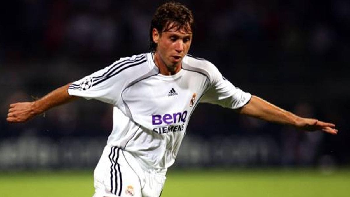 &ldquo;Реал&rdquo; клубининг собиқ футболчиси &ldquo;Барса&rdquo; клубини ёқтиришини тан олди