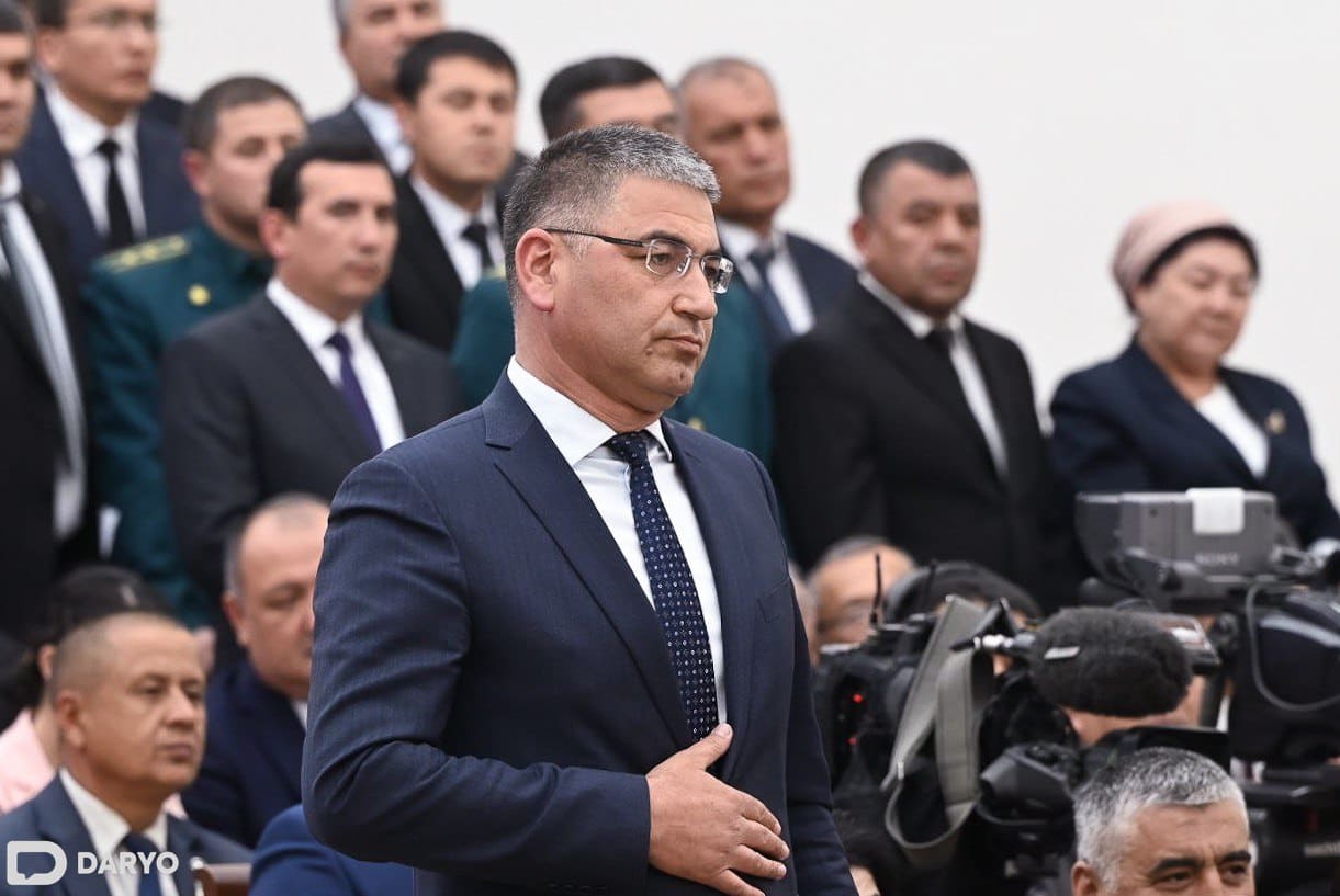 <p><b>Prezident Sirdaryo viloyati hokimi Akmaljon Mahmudaliyevni lavozimidan ozod etdi</b></p>