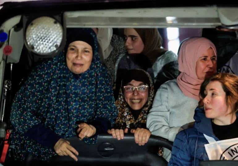 <p><b>Isroil 90 nafar falastinlik mahbusni ozod qildi (video)&nbsp;</b></p>