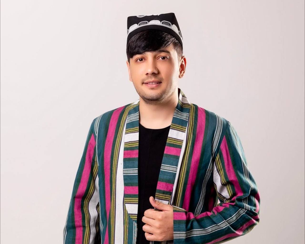 <p><b>“Narxim muomalasiga yarasha”. Jaloliddin Ahmadaliyev Toshkentdagi to‘ylarda xizmat qilishi 5 ming dollar ekaniga izoh berdi</b></p>