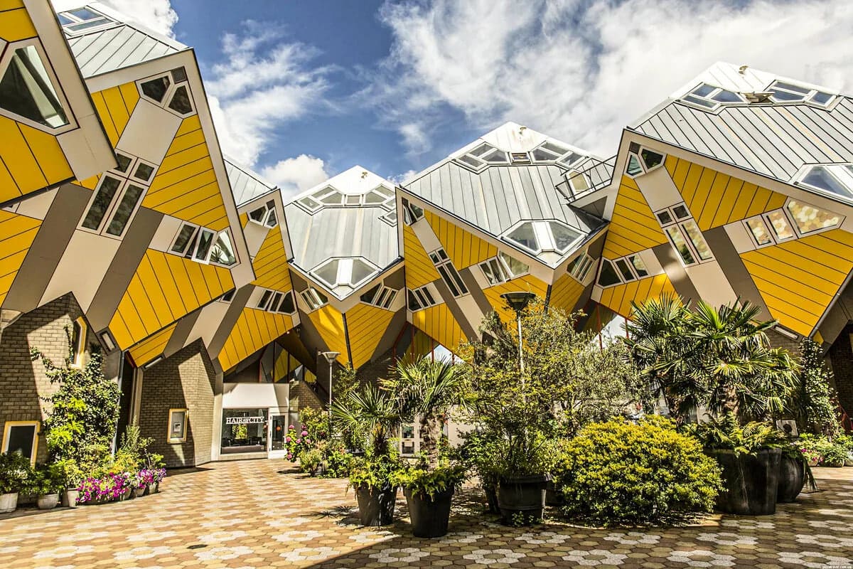<p><strong>360 million dollarlik pufak-uy va kubik-rubik shaklidagi turar joy: dunyodagi eng noodatiy uylar (foto)</strong><b>&nbsp;</b></p>