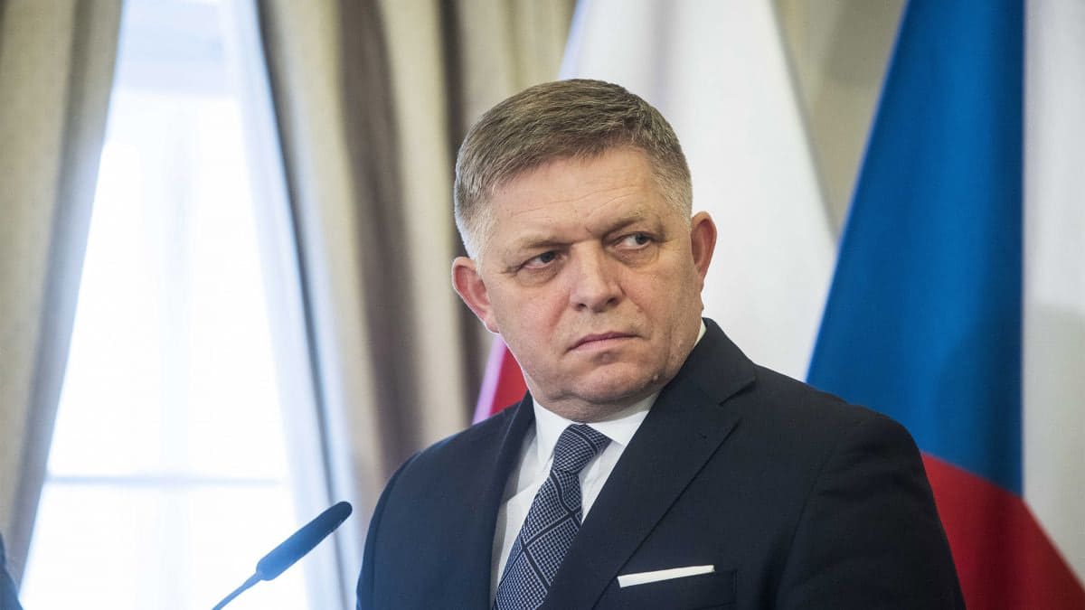 <p><b>Psixiatrlar Slovakiya bosh vazirini xulq-atvorini o‘zgartirishga yoki siyosatni tark etishga chaqirdi</b></p>