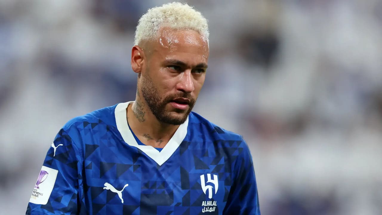 <p><b><strong>Neymar futbol tarixidagi eng yaxshi darvozabonlar beshligini aytdi</strong></b></p>