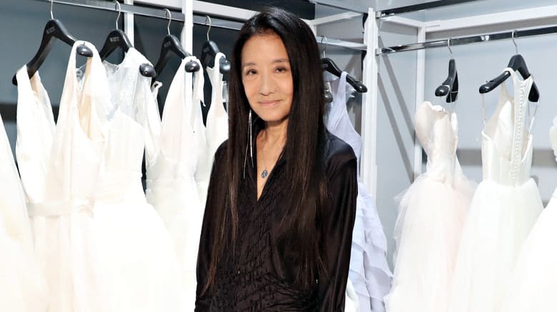 <p><b><strong>Sobiq figurali uchuvchi, 40 yoshida moda sanoatida inqilob qilgan, 72 yoshida ham go‘zallik yaratayotgan dizayner Vera Vong hikoyasi</strong></b></p>