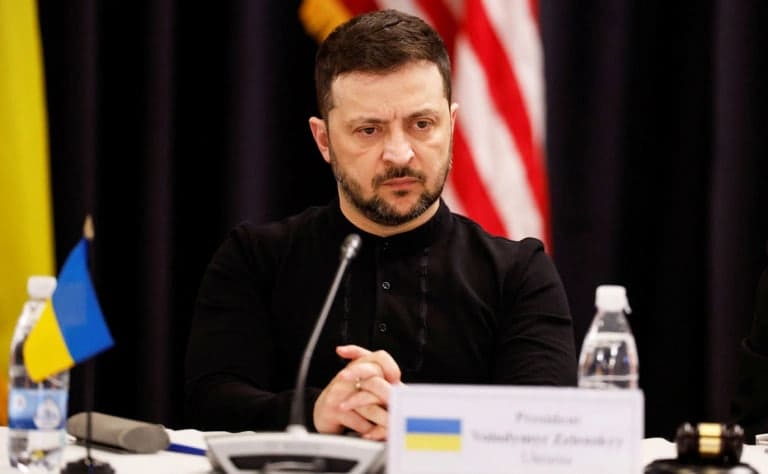 <p><b>Zelenskiy Rossiya bilan muzokaralar o‘tkazish shartini ma’lum qildi</b></p>