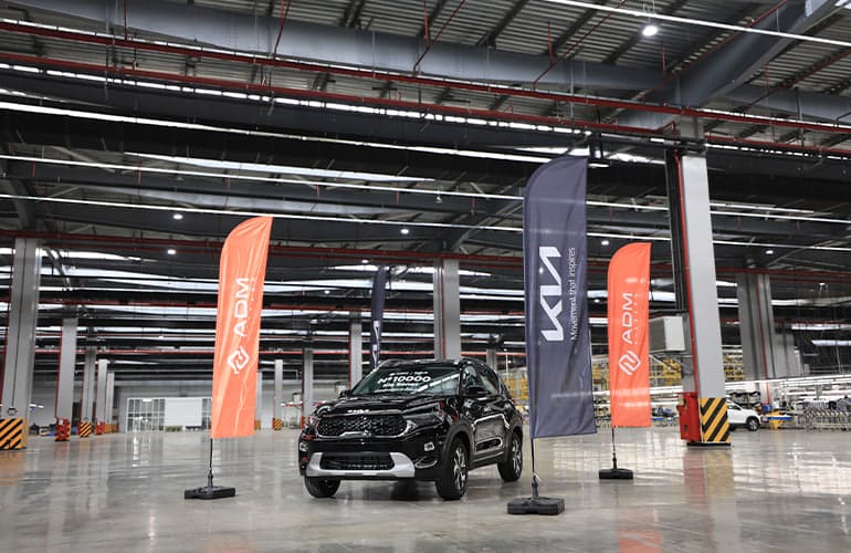 <p><b>Yubileyli Kia Sonet: ADM Jizzakh konveyeridan 10000-avtomobil chiqarildi&nbsp;</b></p>