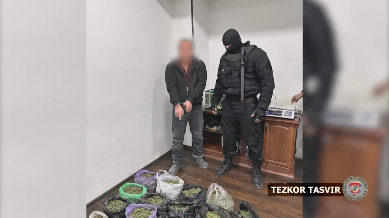 <p><b><strong>Samarqandda 5 kg marixuanani 10 ming dollarga sotayotgan shaxs ushlandi (video)</strong></b></p>