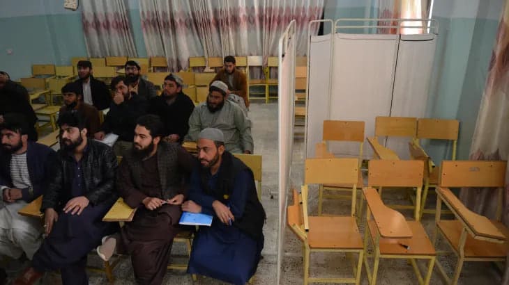 <p><b>“Tolibon” 500 nafar afg‘on talabaga Rossiyaga o‘qishga borishni taqiqladi</b></p>