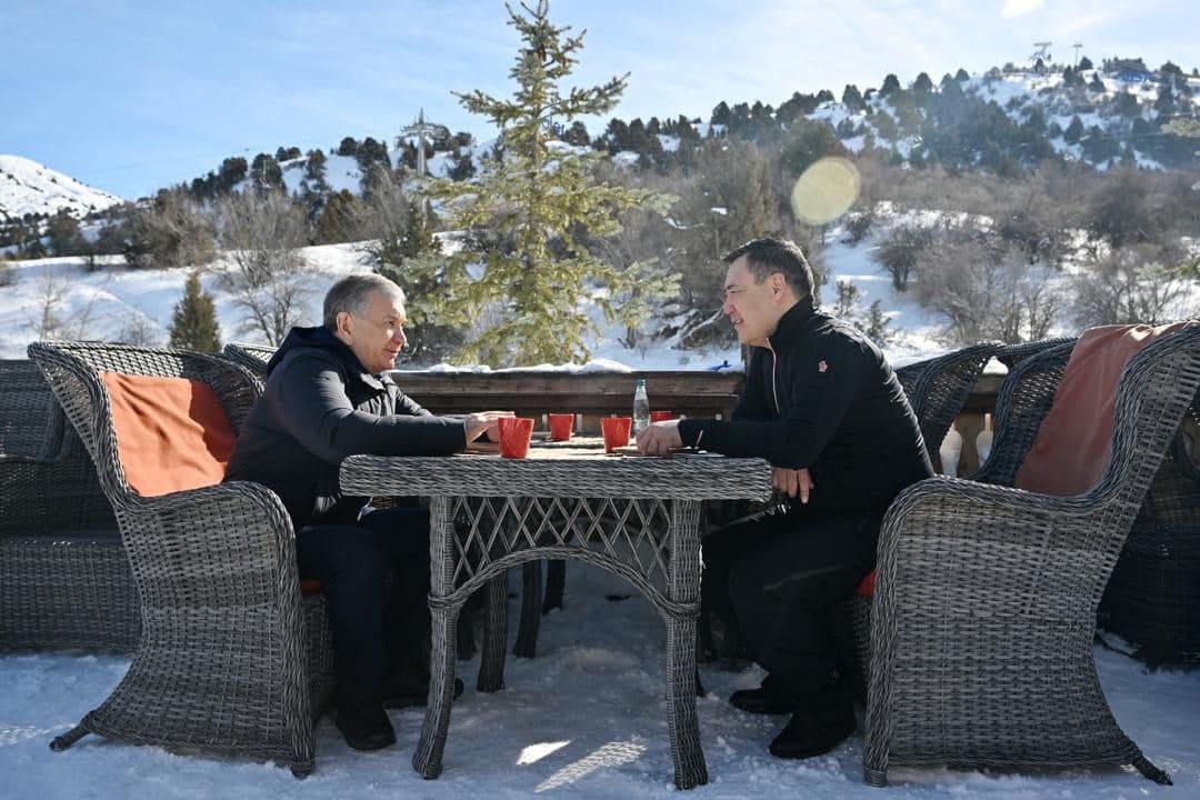 <p><b><strong>Shavkat Mirziyoyev &ldquo;Amirsoy&rdquo;da Sadir Japarov bilan norasmiy uchrashuv o&lsquo;tkazdi</strong></b></p>