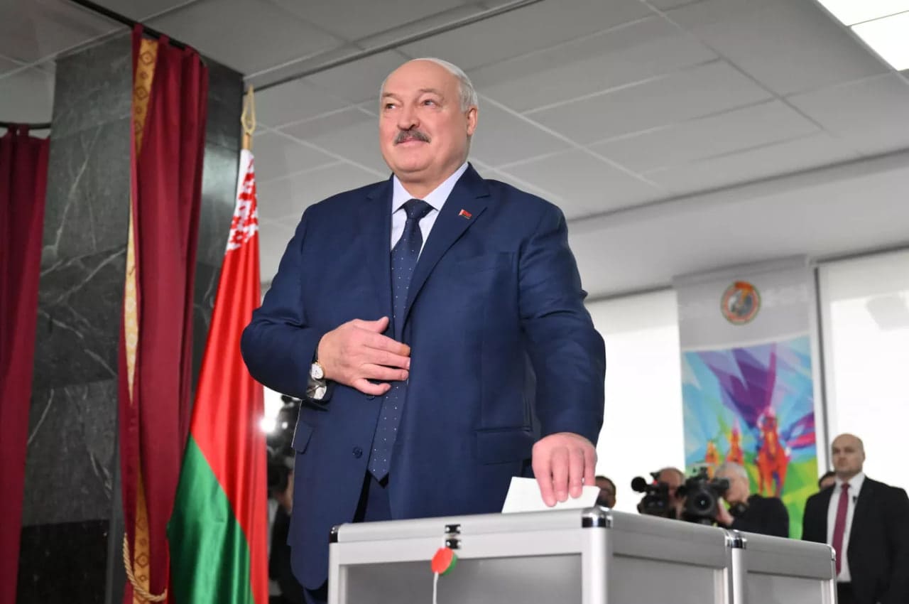 <p><b><strong>Lukashenko prezidentlik saylovida yettinchi marta g‘alaba qozondi</strong></b></p>