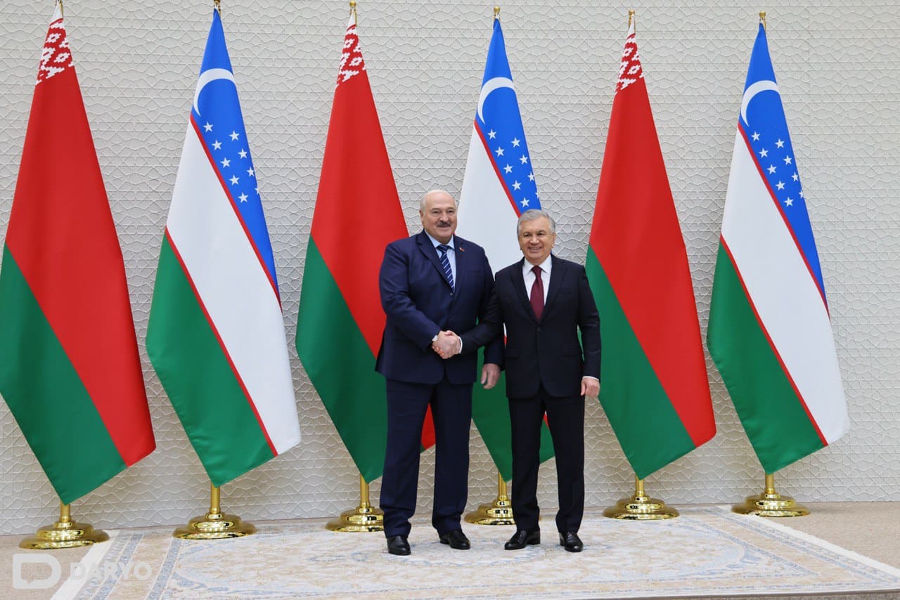 <p><b>Shavkat Mirziyoyev Aleksandr Lukashenkoni prezident saylovidagi g‘alabasi bilan tabrikladi</b></p>