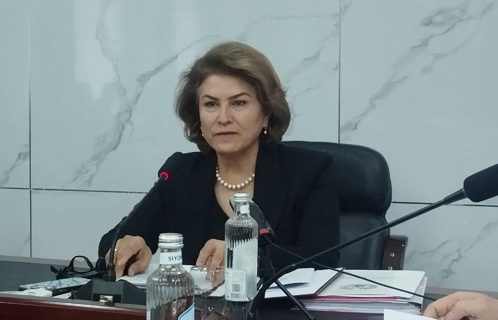 <p><b>Tojikiston madaniyat vaziri Ibn Sinoning tojikligini da&rsquo;vo qilmoqda&nbsp;</b></p>