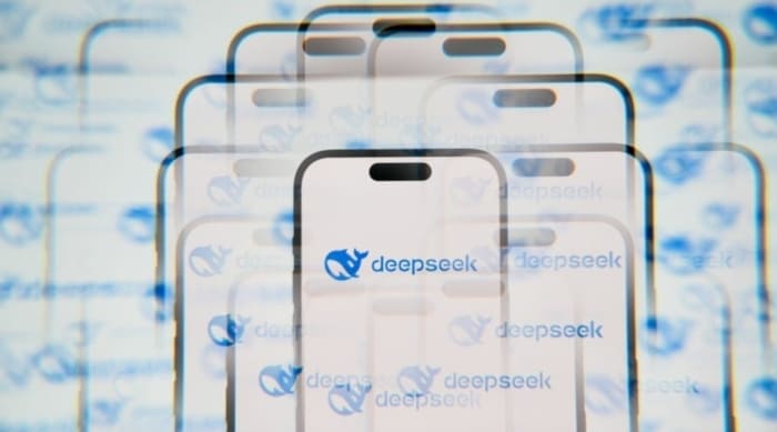<p>Как китайский стартап DeepSeek изменил расклад сил на мировых рынках ИИ<b>&nbsp;</b></p>