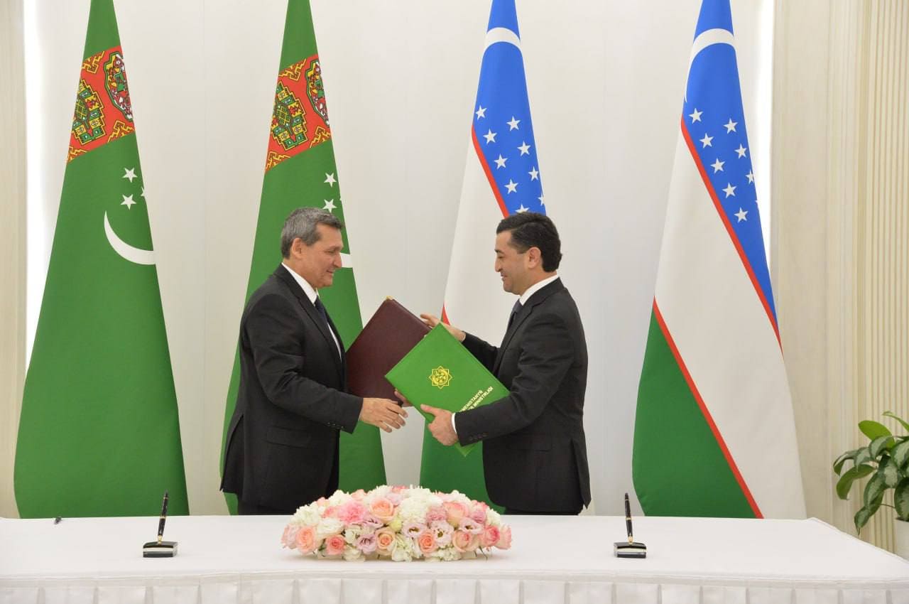 <p>Uzbekistan, Turkmenistan sign two key documents to strengthen bilateral cooperation<b> </b></p>