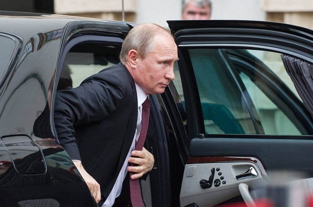 <p><b><strong>Putin barcha amaldorlarni Rossiya avtomobillariga o&lsquo;tishga chaqirdi</strong></b></p>