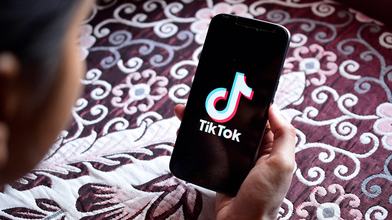 <p>Заблокированный TikTok заработал в Узбекистане $578 тысяч<b>&nbsp;</b></p>