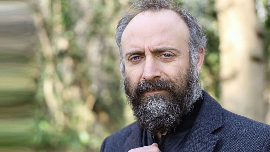 <p><b><strong>“Muhtasham yuz yil”dagi Sulton Sulaymon — aktyor Halit Ergench yolg‘on ko‘rsatma berganlikda ayblanmoqda</strong></b></p>