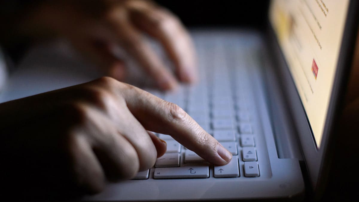 <p><b>Qirg‘izistonda internetda haqorat va tuhmat qilganlar jarima to‘laydi</b></p>