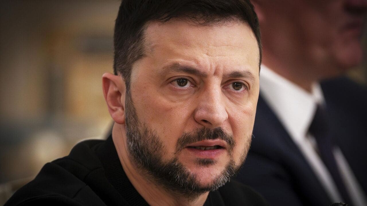 <p><b><strong>“Ukraina 3 yillik urush mobaynida hech qachon bugungiday tinchlikka yaqin bo‘lmagan” — Zelenskiy</strong></b></p>