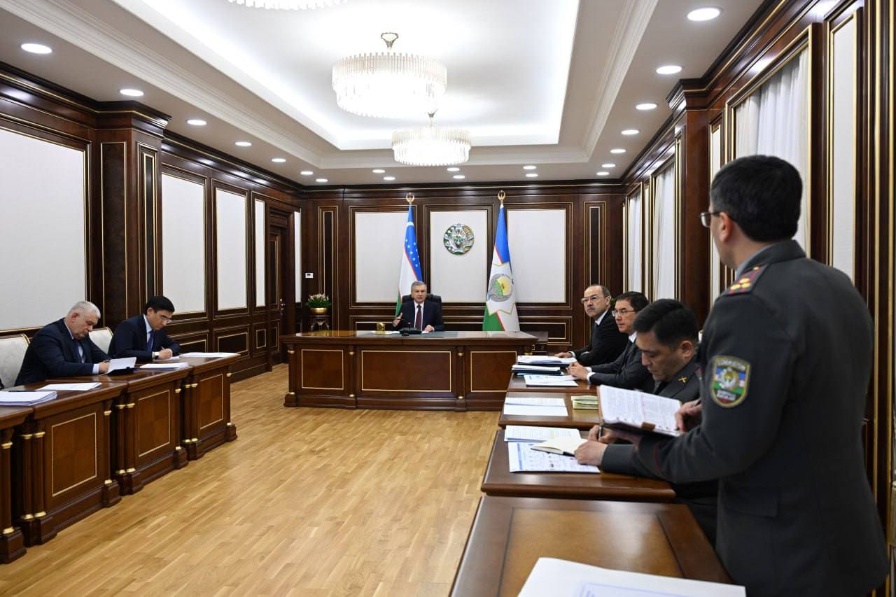 <p><b><strong>Shavkat Mirziyoyev mamlakat mudofaa qobiliyatini mustahkamlash bo‘yicha topshiriq berdi</strong></b></p>