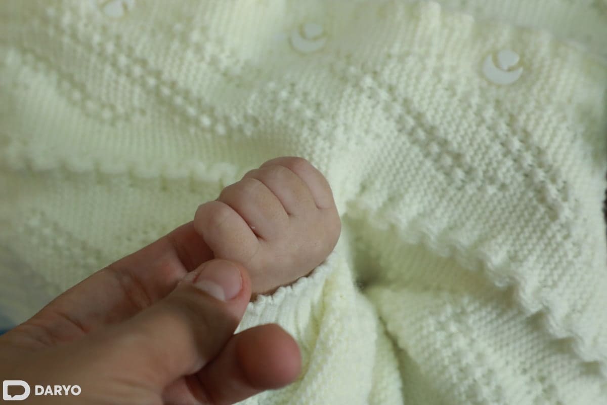 <p><b>Jizzaxda notanish ayol shifoxonadagi egizak chaqaloqlardan birini o‘g‘irlab ketdi</b></p>
