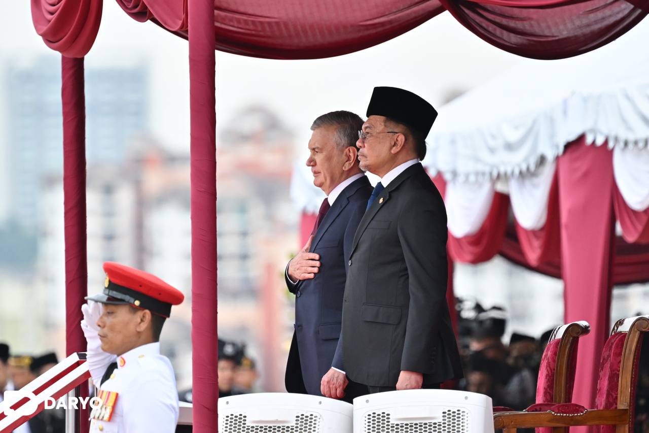 <p><b>Malayziyada Shavkat Mirziyoyevni tantanali kutib olish marosimi bo&lsquo;lib o&lsquo;tdi (foto)</b></p>