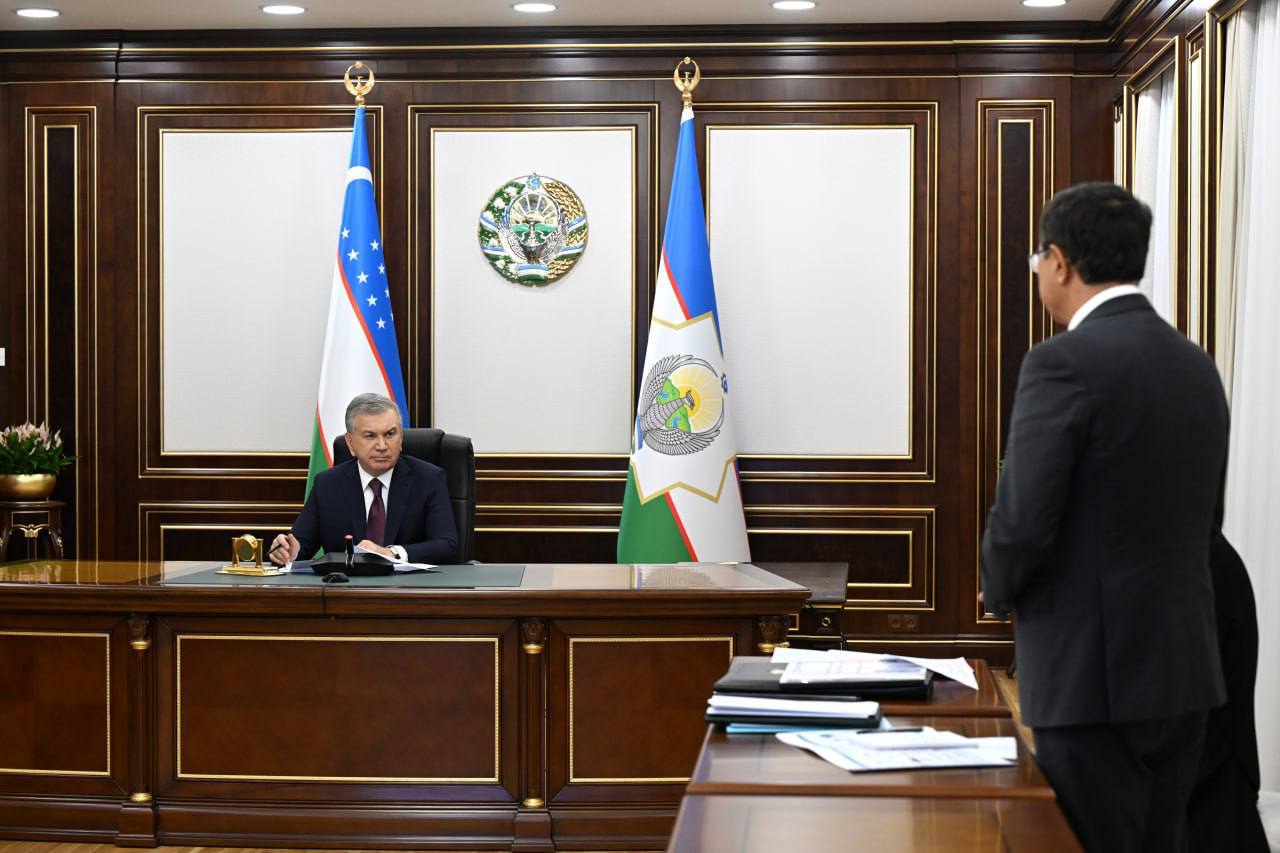 <p>President of Uzbekistan reviews major transport projects, including dry port and Tashkent-Andijan toll road<b> </b></p>