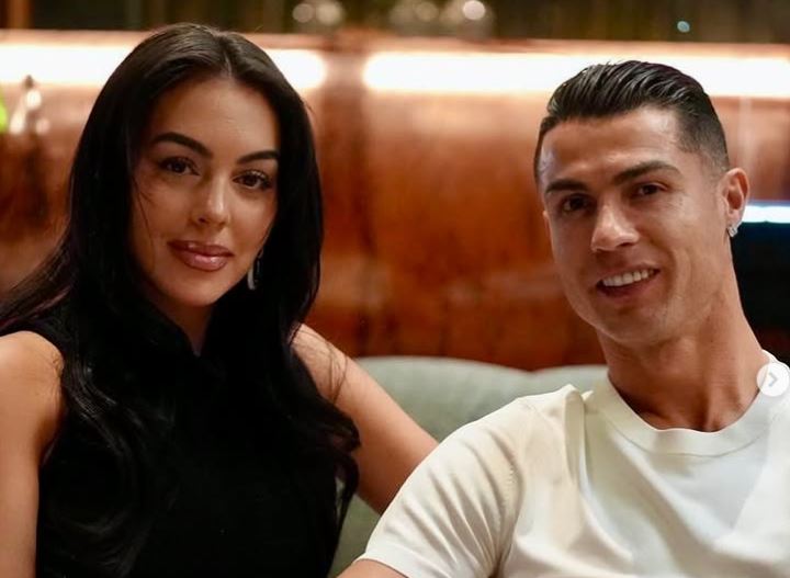 <p><b>Ronaldu tug‘ilgan kunini oilasi davrasida nishonladi (video)</b></p>