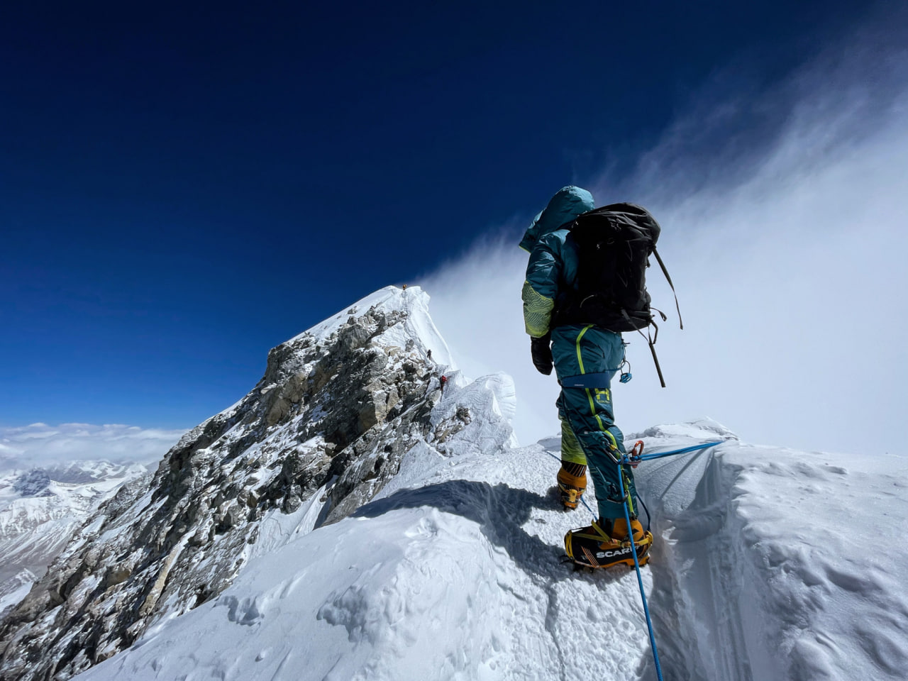 <p><b>Everest cho&lsquo;qqisiga yolg&lsquo;iz chiqish taqiqlandi</b></p>