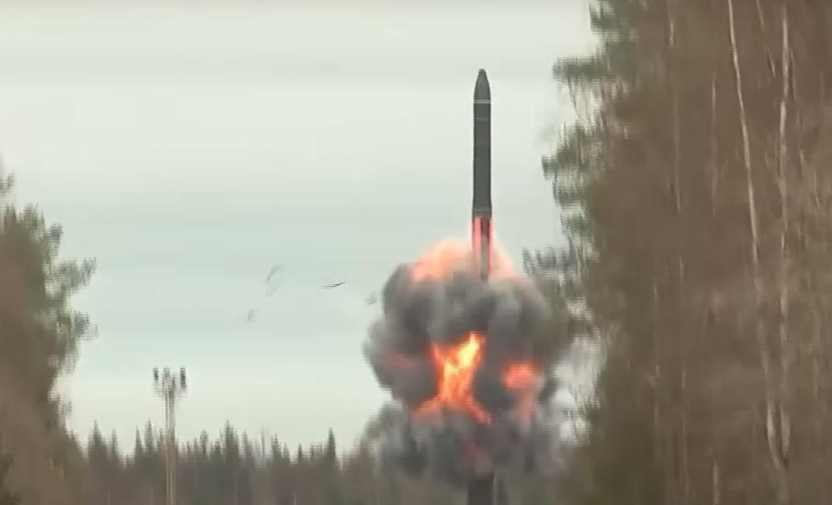 <p><b>Rossiya Ukrainaga uchirgan “Oreshnik” ballistik raketasi o‘z hududida portladi — Forbes</b></p>