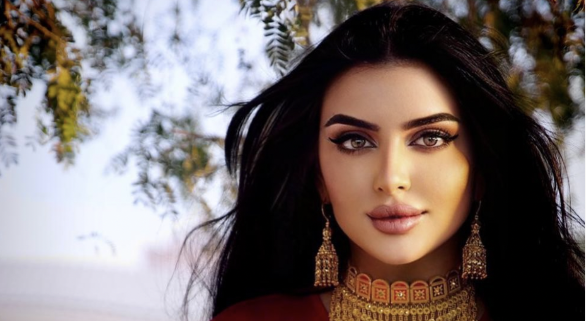 <p><b>Dubay amirining isyonkor qizi: </b><b><strong>16 yoshida Islomni qabul qilgan va eri bilan Instagram orqali ajrashgan shayxa Mahra haqida </strong></b></p>