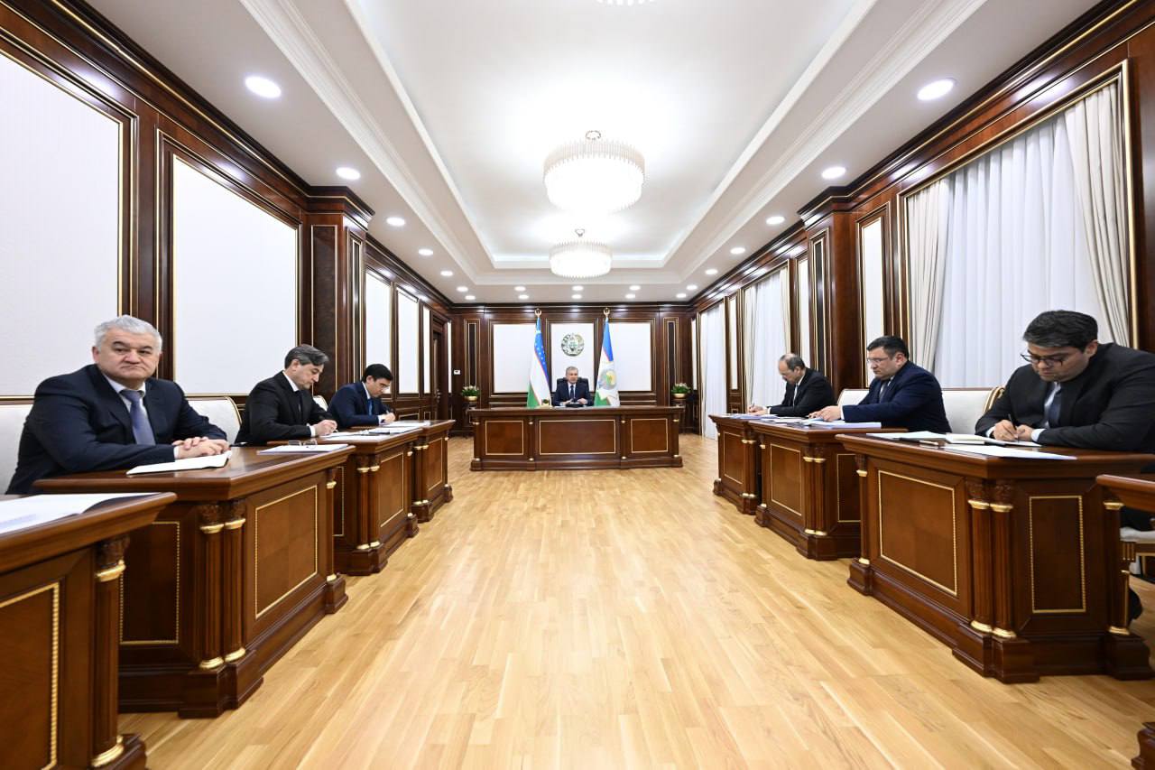 <p><b><strong>Prezident bo‘lajak AESda ishlaydigan mutaxassislarni hozirdan tayyorlash bo‘yicha topshiriq berdi</strong></b></p>