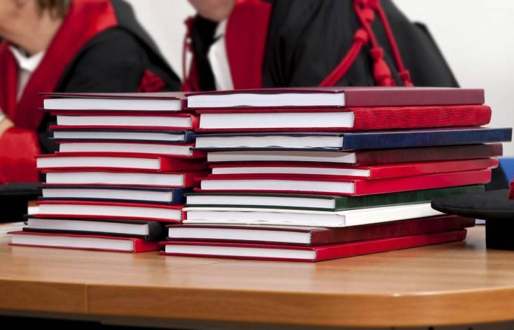 <p><b>Ilmiy daraja olish uchun o‘tkazilgan dissertatsiya himoyalarining 70 foizi jonli efirga uzatilmagani aniqlandi</b></p>